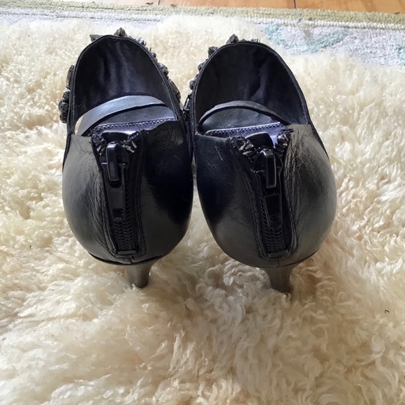 Shoes - Picture 5 of 15